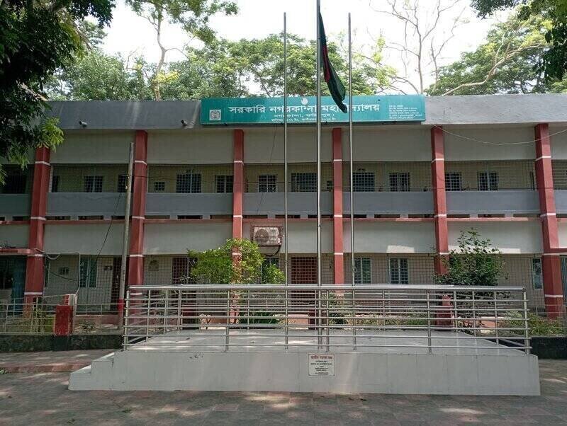 Hi Tech Polytechnic Institute - Slide